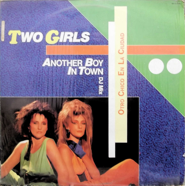 01-two-girls-another-boy-in-town-energybrazil